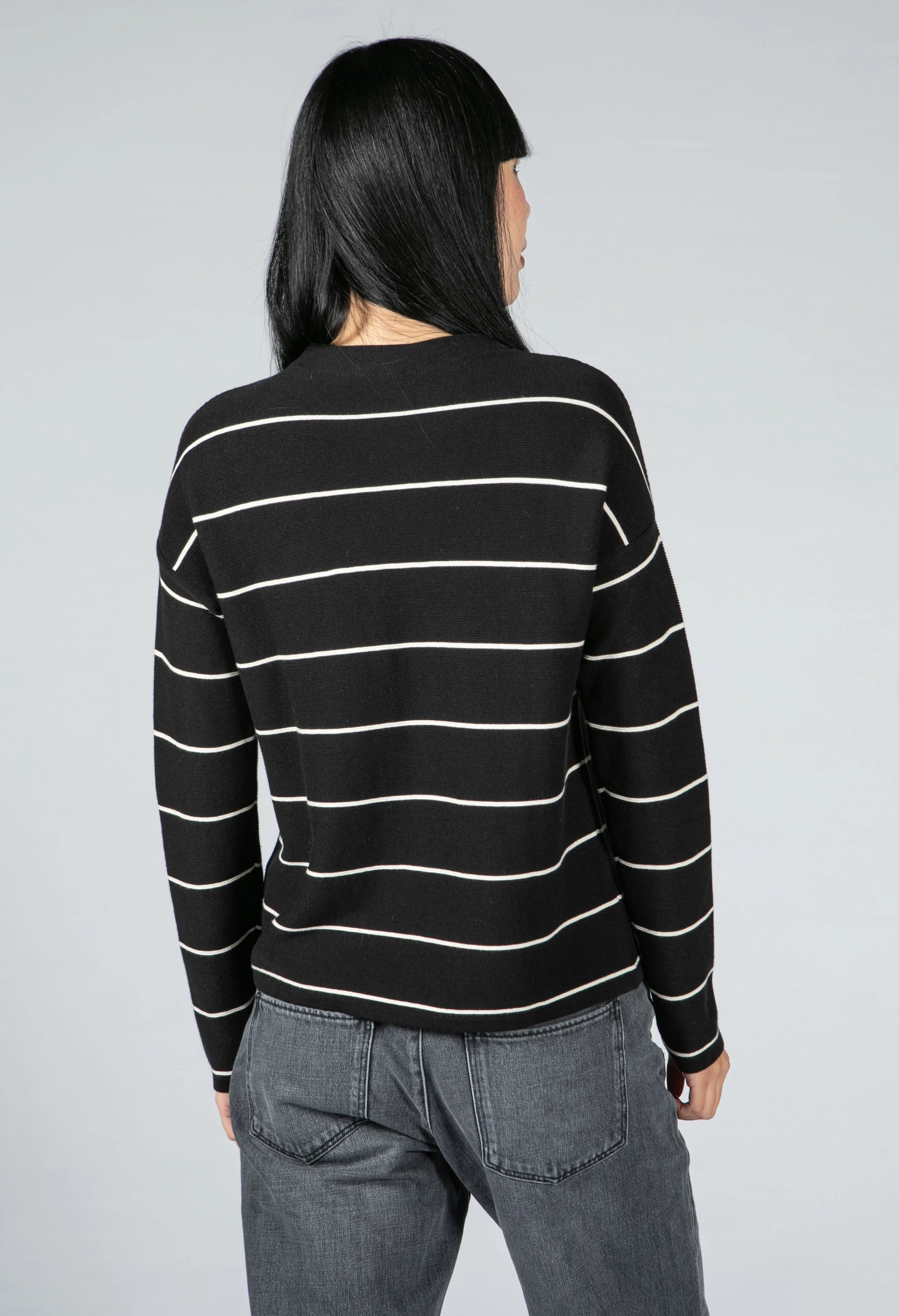 FINE STRIPES SWEATER IN BLACK