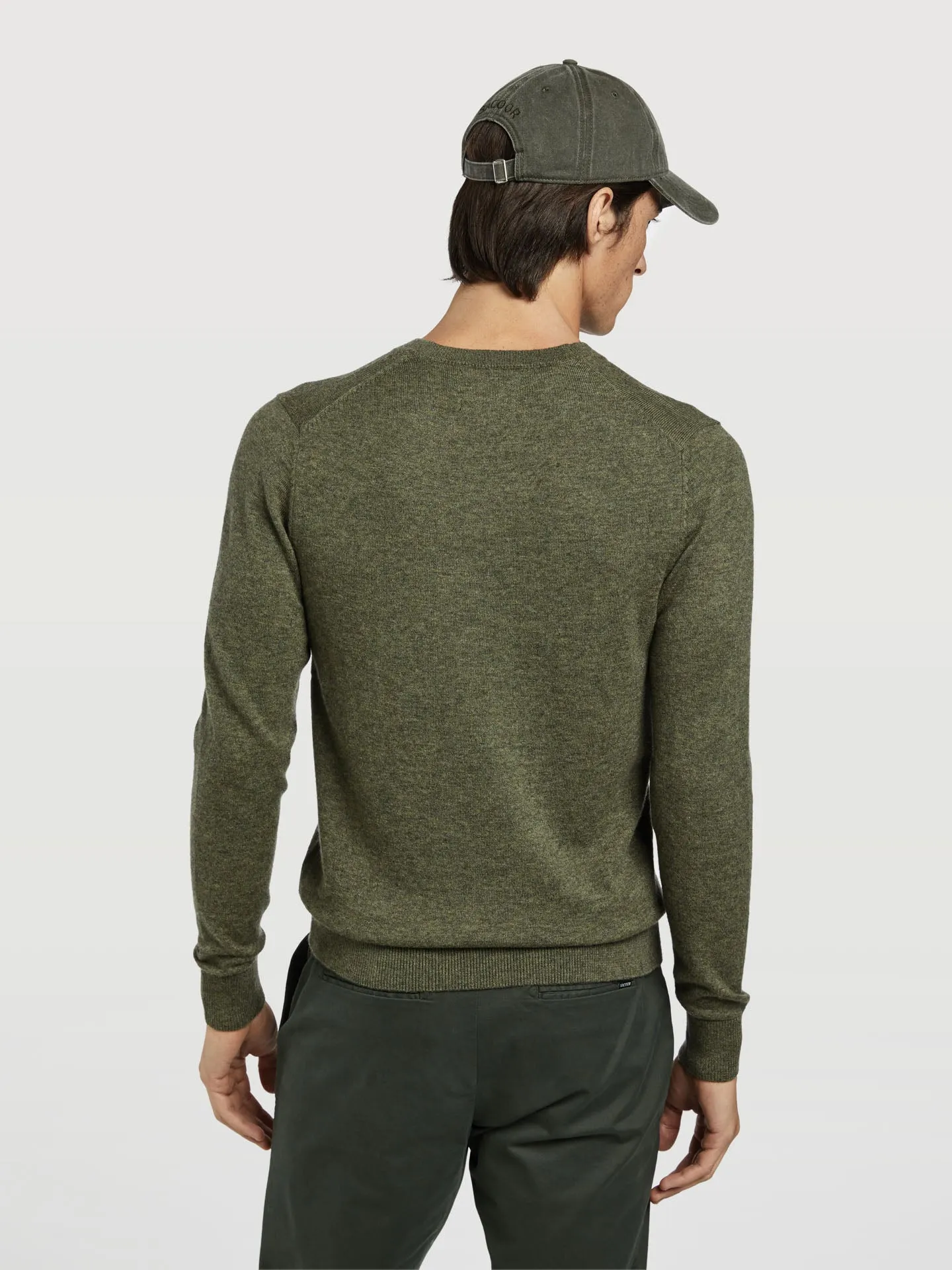 Machine washable v-neck sweater