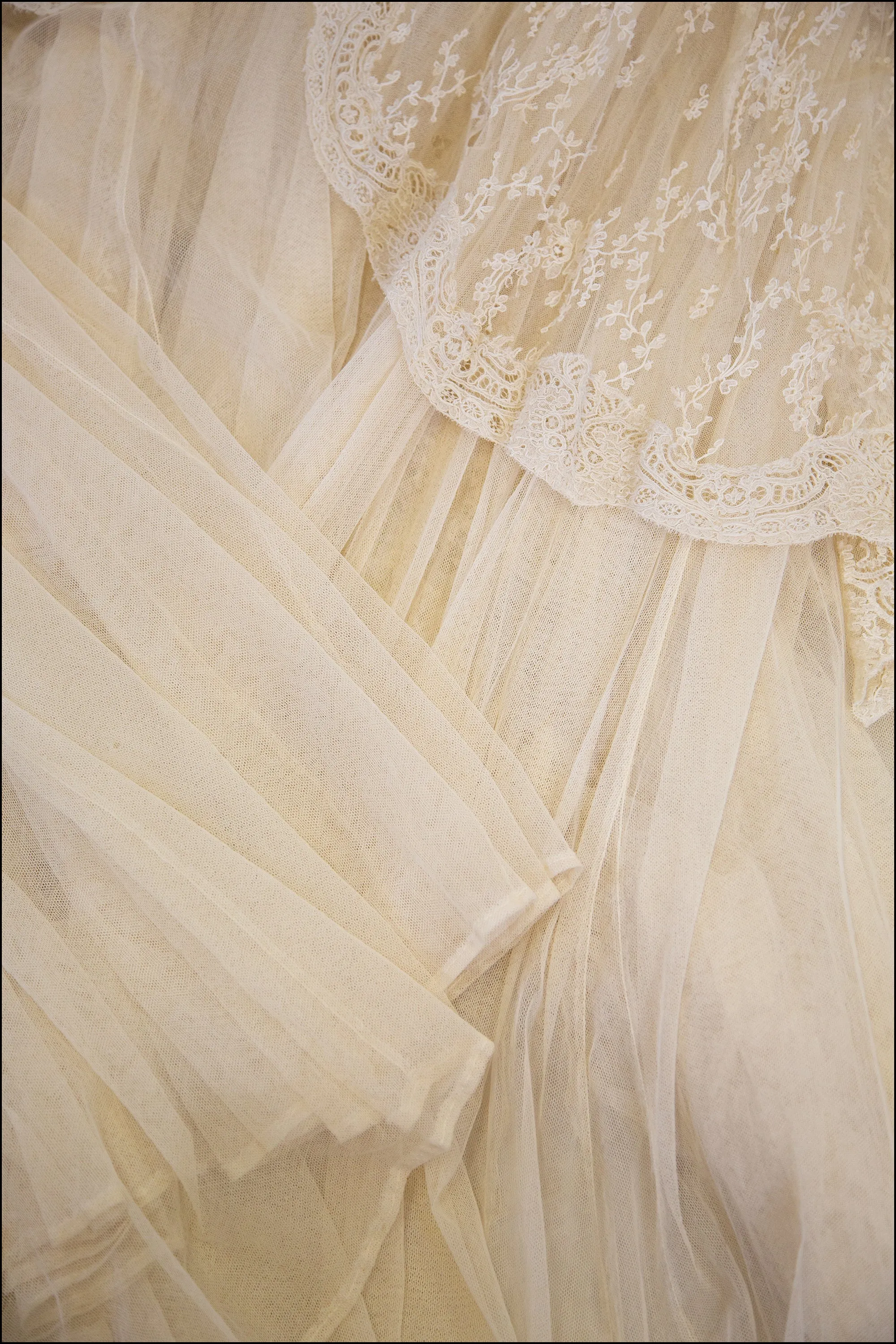 Vintage 1940s Fine Lace Wedding Dress