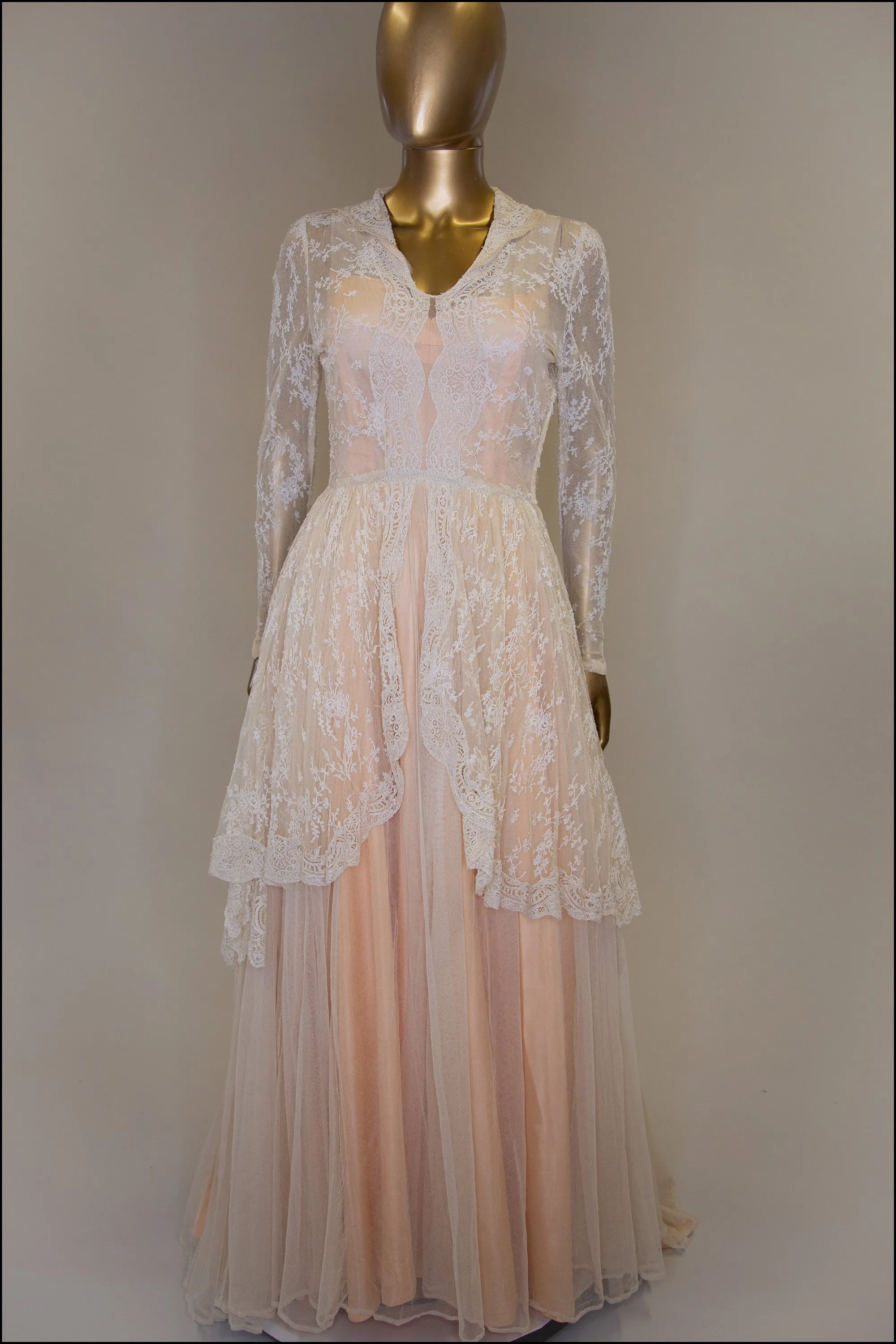 Vintage 1940s Fine Lace Wedding Dress