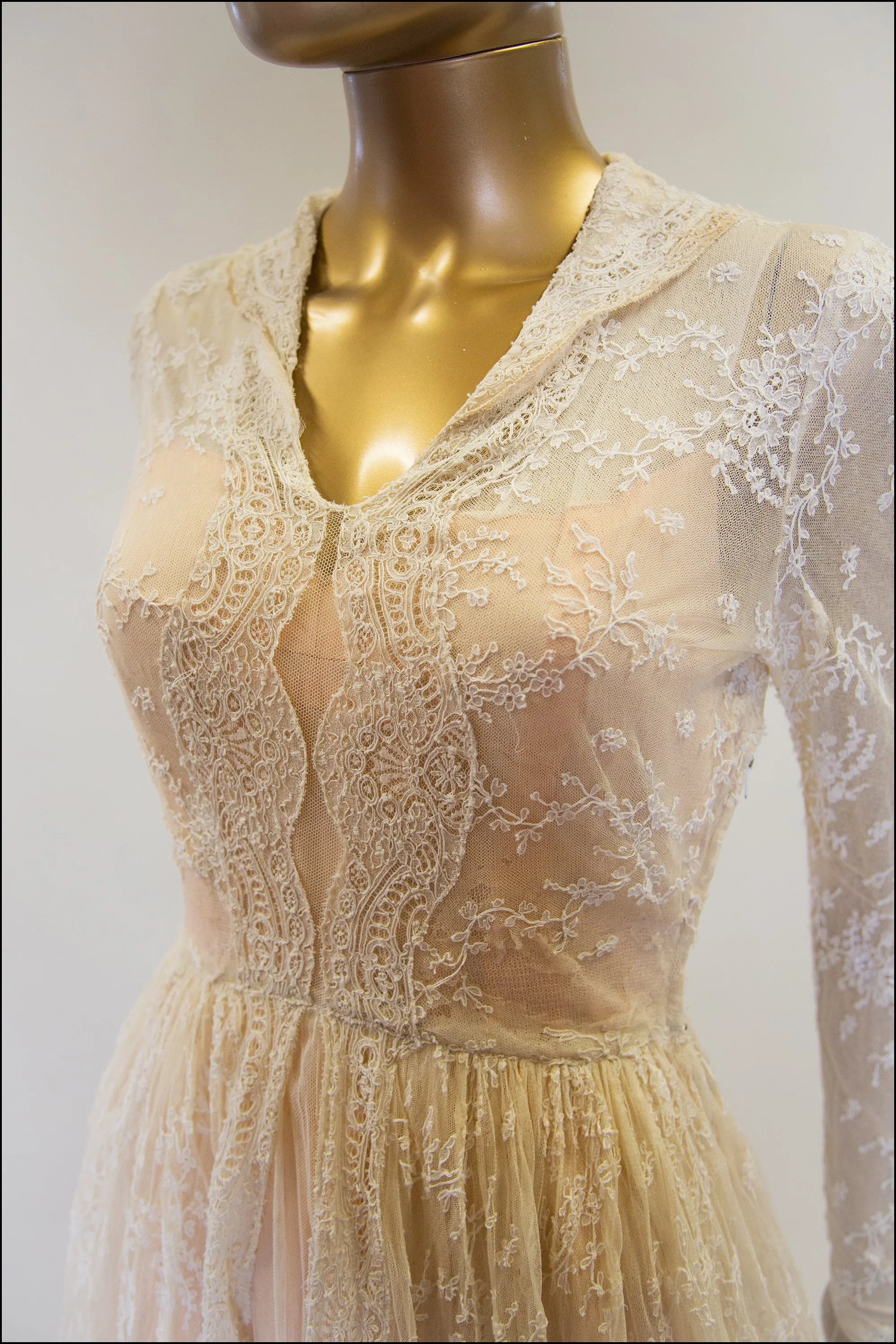 Vintage 1940s Fine Lace Wedding Dress