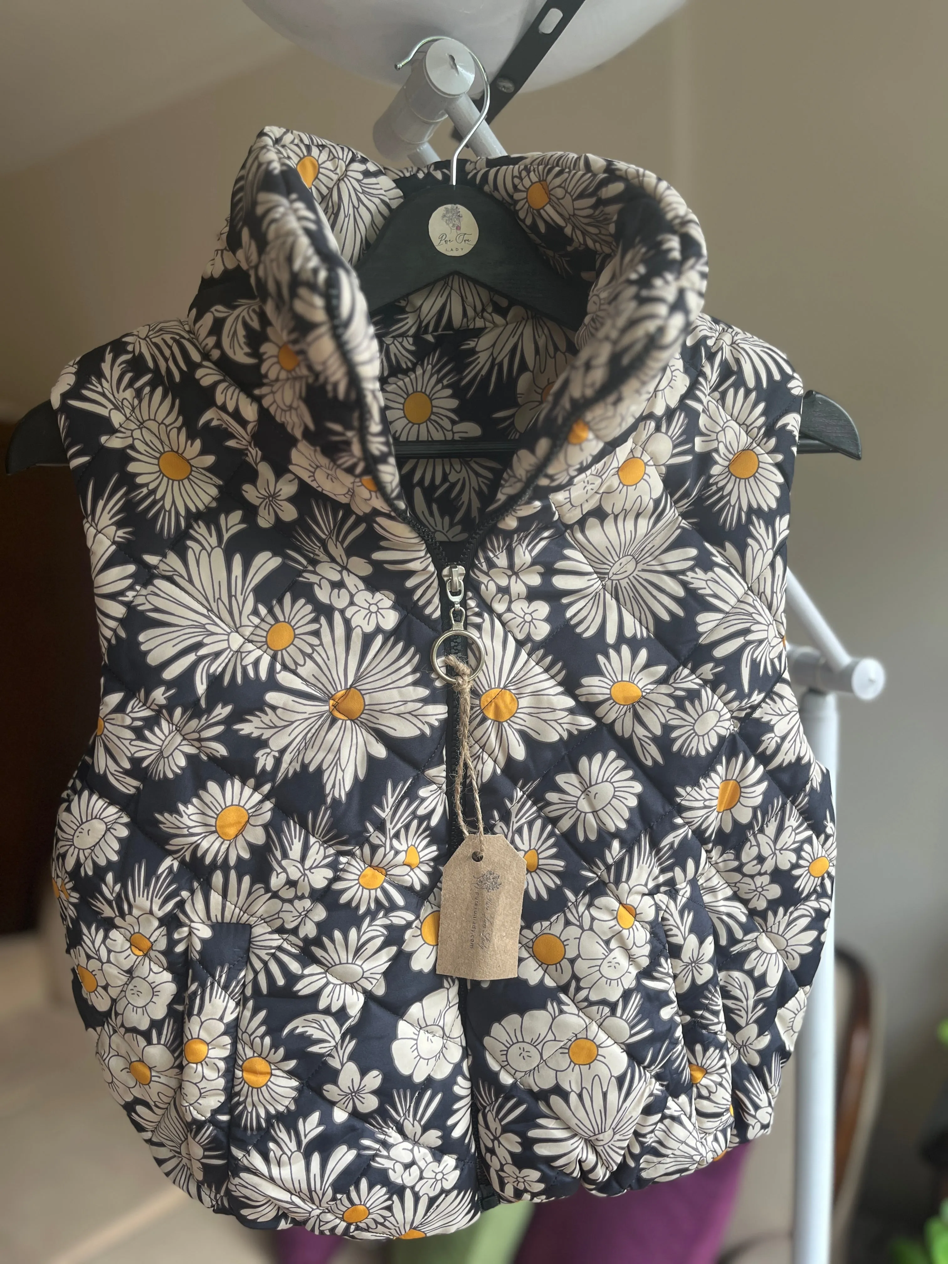 Women's Stylish Crop Inflatable Vest with Daisy Pattern | Pockets & Elastic Waist for Ultimate Comfort
