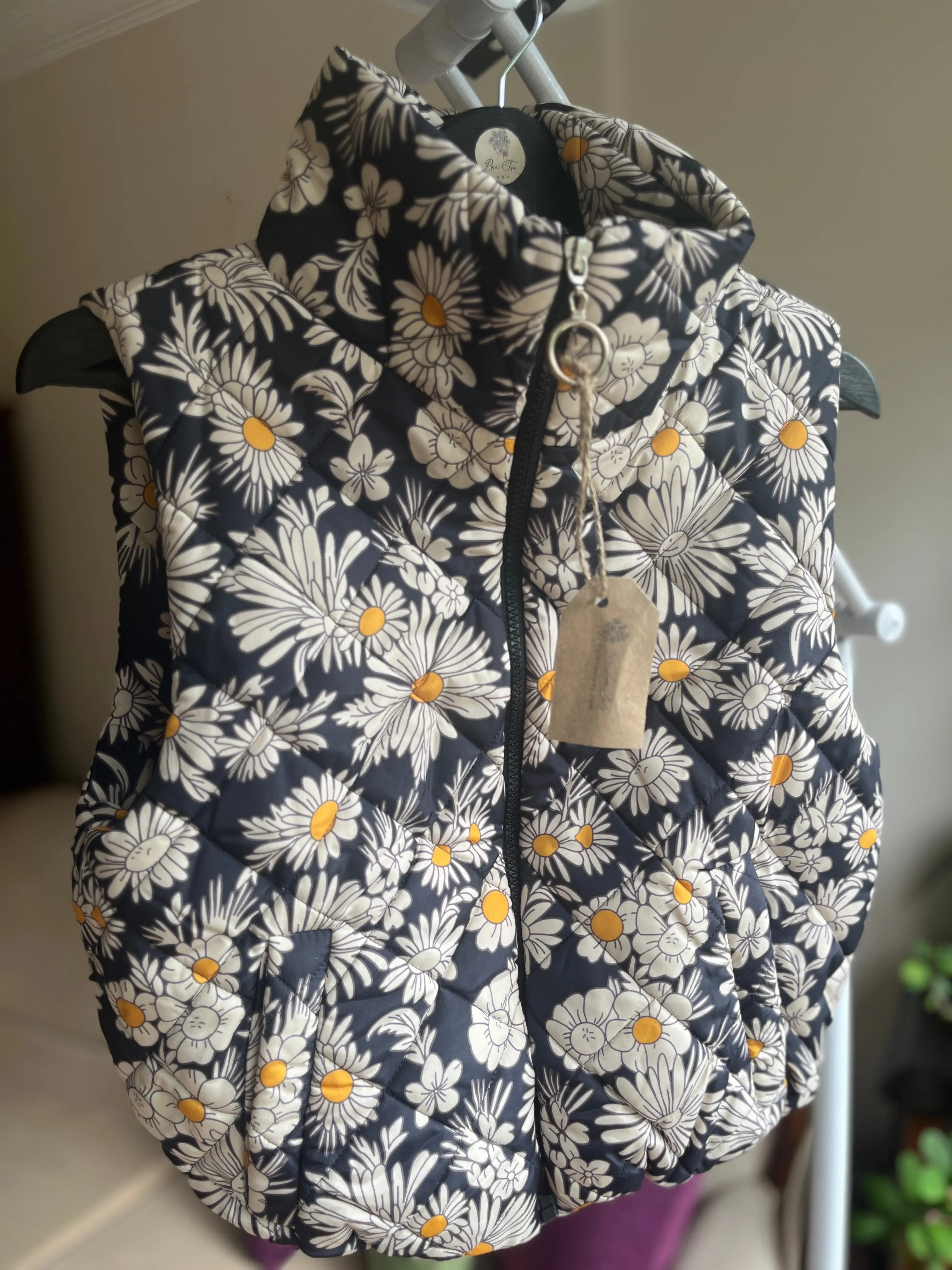 Women's Stylish Crop Inflatable Vest with Daisy Pattern | Pockets & Elastic Waist for Ultimate Comfort